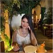 Me defino como una persona responsable, paciente y cariñosa. Tengo mucha vocación para el cuidado infantil. 