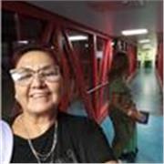 Paciente y perseverante a niños de enseñanza primaria