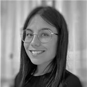 Profesora titulada (grado profesional de piano) con tres años de experiencia como docente