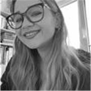 Profesora de apoyo escolar especializado en clases para niños infantil y en primaria