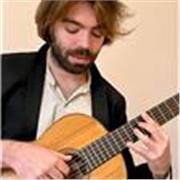 Professor i concertista de guitarra ofrece clases presenciales en zona de Liceu