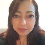 Profesora de alfabetización que imparte clases para aprender o reforzar la lectura y escritura