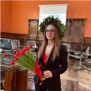 Laureata in Scienze della Comunicazione impartisco lezioni di italiano, letteratura, storia, a studenti di elementari, medie, liceo e università