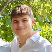 Studente di fisica all'università bicocca, diplomato con 100 al liceo einstein di milano.