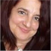 Profesora universitaria y periodista con más de 20 años de ejercicio profesional