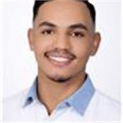 Un enseignant en ligne expérimenté en langue Anglaise titulaire d'une Licence en Langue, Littérature et Civilisation Anglaises.