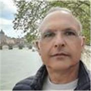 Si impartiscono lezioni di diritto privato pubblico commerciale e amministrativo