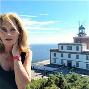 Doy clases particulares y también superviso y realizo correcciones de trabajos finales, monografías y tesis