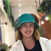 Tu cherches un prof d'anglais pour t'améliorer sans passer par une étude de Doc relou que t'as déjà fais 100 fois ? C'est ici
