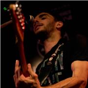 Profesor de guitarra imparte clases particulares para personas de todas las edades y niveles