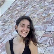 Alumna de primero de carrera imparte clases de euskera a niños de todas las edades