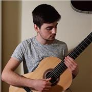 Clases de Guitarra y Lenguaje Musical (estudiante en el CSMValència en la especialidad de pedagogía). Con 14 años de experiencia