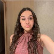 Estudiante del primer año de filología inglesa y ofrezco clases tanto online como presenciales a alumnos de todos los niveles.