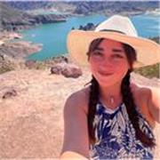 Estudiante universitaria Nativa enseña español