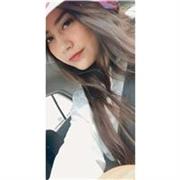 Estudiante universitaria imparte clases de español a niños de 6 a 12 años