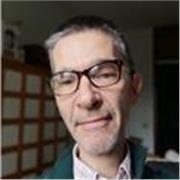 Docente qualificato di estrazione britannica per ragazzi (superiori in su) e adulti