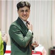 Dottore magistrale in Giurisprudenza con eloquente capacità di dialogo di tipo giuridico