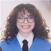 Educación primaria y también primeros cursos de secundaria. Especialización en inglés y lengua castellana.