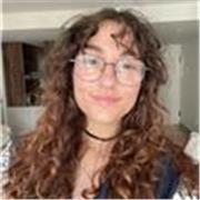 Estudiante de bellas artes, segundo curso. Sin experiencia previa, pero si he trabajado antes con niños como niñera. Presencial