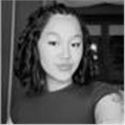 Estudiante universitaria del grado en criminología apta para ayudar a niños de primaria 