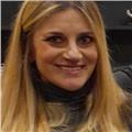 Professoressa di italiano e storia impartisce lezioni online per studenti di ogni ordine e grado di scuola