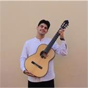 Diplomato in conservatorio offre lezioni di chitarra classica e musica