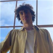 Laureato alla facoltà di Giurisprudenza con certificato FCE B2 ed esperienza all'estero offre lezioni e ripetizioni di inglese