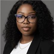 Englisch-Nachhilfelehrerin für Schüler aller Altersgruppen motiviert Unterricht