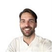 Hi, I’m Philipp! I’m from Austria, but I lived in the USA for seven years, where I was an Au-pair and went to college. 