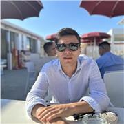 Laureato in lettere all’università di Ferrara , aiuto studenti per qualsiasi materia umanistica!