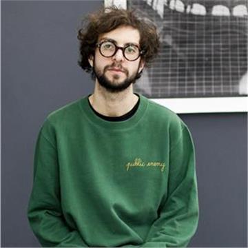 Docente in Accademia e artista, propone lezioni di disegno tecnico, geometrico e disegno dl vero.