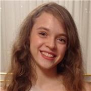 Profesora de inglés, francés y Bachillerato dedicada, actualmente, al uso y desarrollo de las lenguas extranjeras. Ofrece clases en Vigo