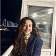 Englisch-Tutorin im Master, die Kinder jeder Altersgruppe unterrichtet