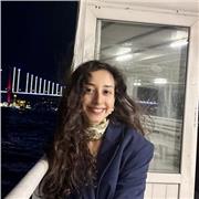 Englisch-Tutorin im Master, die Kinder jeder Altersgruppe unterrichtet