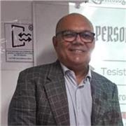 Profesor de seminario de tesis con más de 16 años de experiencia