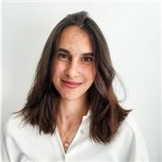 Choisissez une étudiante en géographie qui sera vous faire voyager !