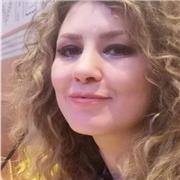 Deutsch als Fremdsprache-Tutorin, die Lernende aller Altersgruppen unterrichtet