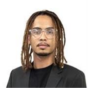 Je suis issu de classe préparatoire, admis à l’EMLYON. Je suis spécialisé en langues étrangères, géopolitique, maths et français