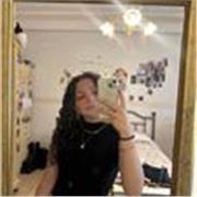 Studentessa universitaria offre aiuto compiti e lezioni per bambini e ragazzi