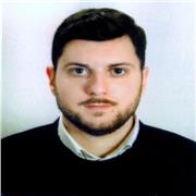 Laureato in Biologia molecolare e applicata impartisce lezioni universitarie e non di biologia