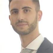 Profesor de inglés imparte clases particulares a niños y adultos de todas las edades