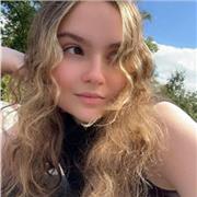 Je suis étudiante en terminale au lycée Ozanam avec les spé HGGSP et SES + J’ai obtenu le brevet avec mention Bien