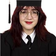 Llevo desde los 8 años en contacto con el inglés y soy graduada en traducción e interpretación