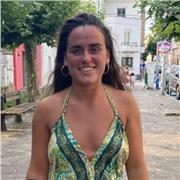 Profesora de euskara imparte clases a niño/as de todas las edades y niveles