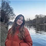 Offro lezioni di scrittura creativa. Faccio revisione e editing presenza e online. Diplomata al classico, ora università Holden