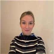 Tutora bilingüe de inglés especializado en comunicación profesional, para mejorar fluidez en reuniones, entrevistas y mundo corpo.