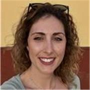 Maestra funcionaria que da apoyo de primaria e infantil