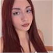 Studentessa universitaria impartisce lezioni private per bambini e ragazzi