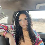 donne des cours dans toutes les matières pour tout niveau de primaire et jusqu’à la 6eme