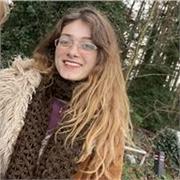 Doy clases de inglés a estudiantes que quieren mejorar su inglés. Tengo experiencia como tutora y un licenciatura en inglés